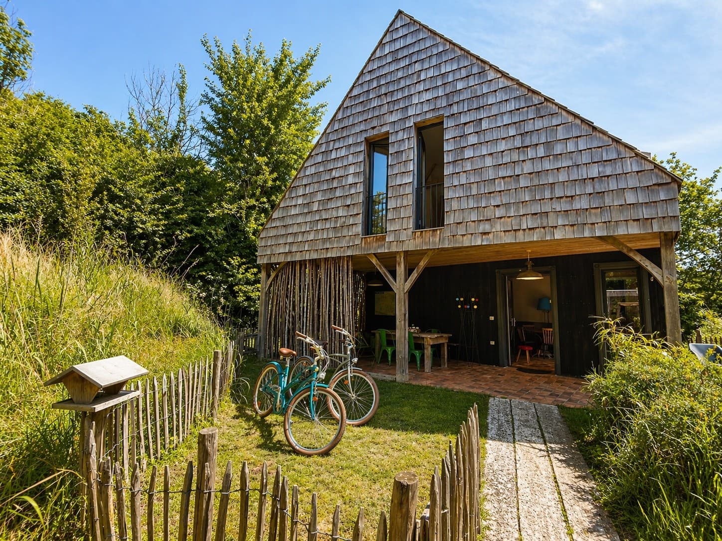 Façade extérieure du Bout du Monde, gîte écologique au Marquenterre
